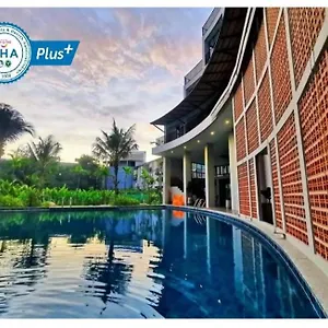 Hotel Atom Phuket -sha, Nai Yang Beach